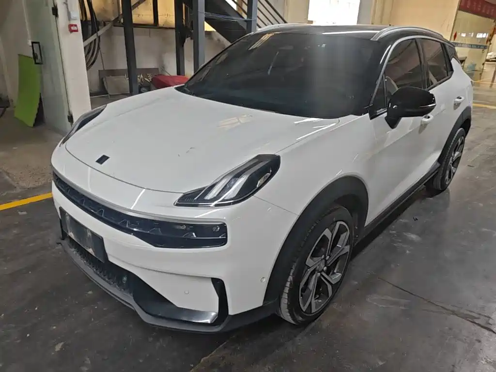 Lynk & Co 06