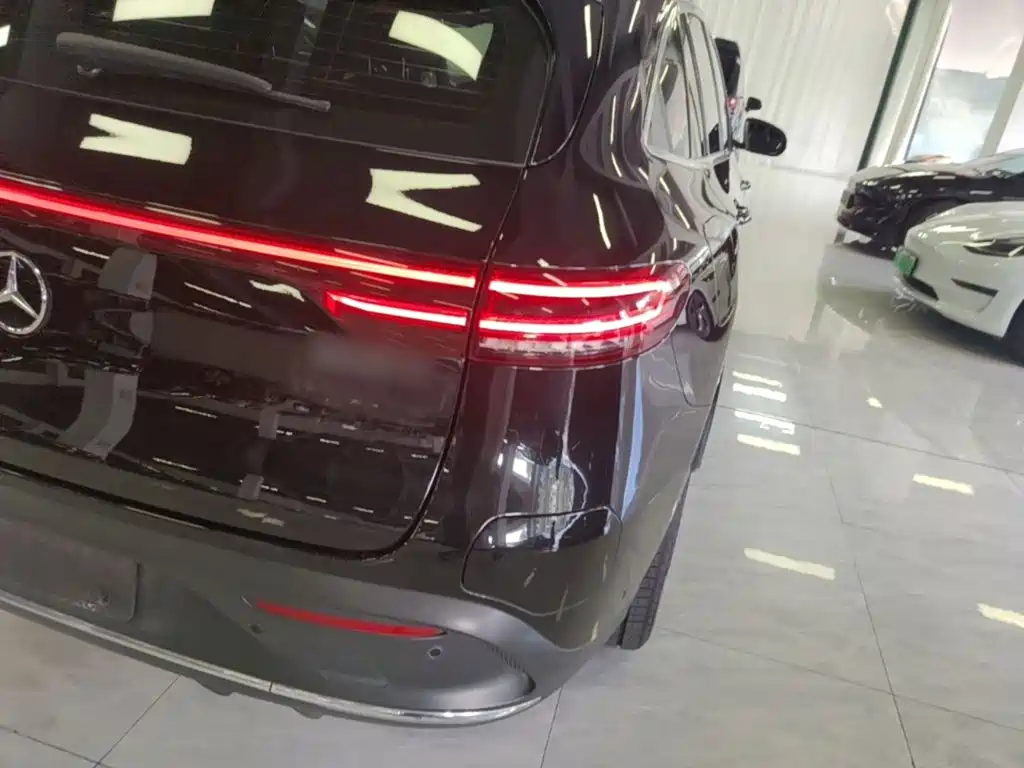 Mercedes-Benz EQC — миниатюра 8