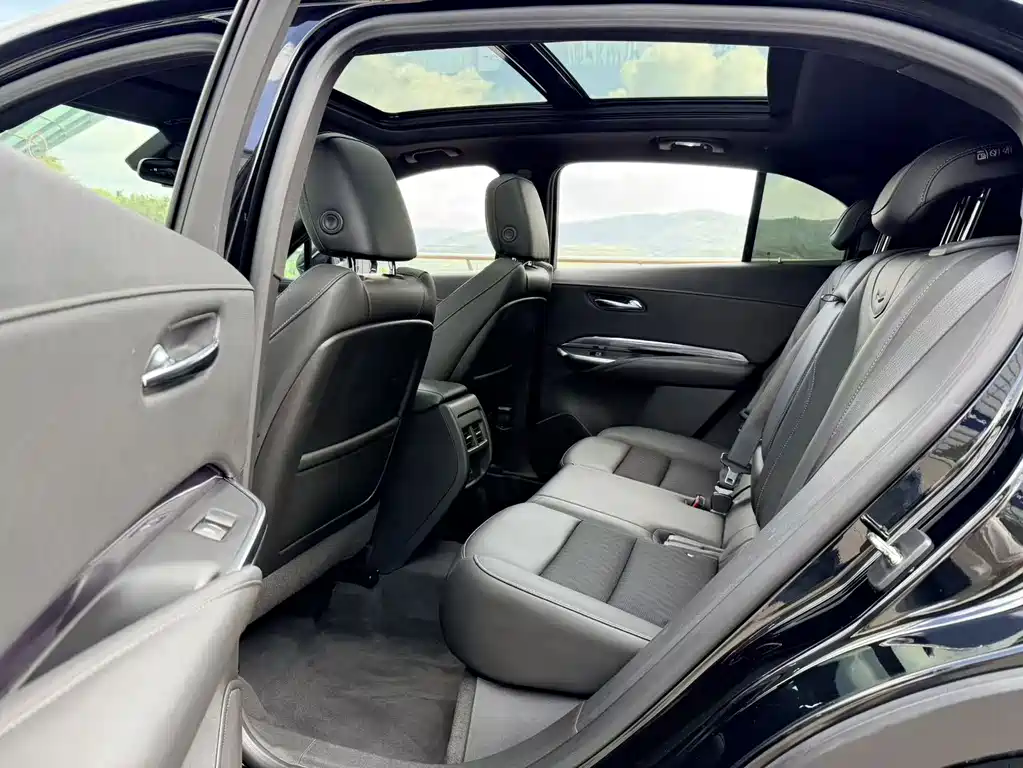 Cadillac XT4 — миниатюра 10