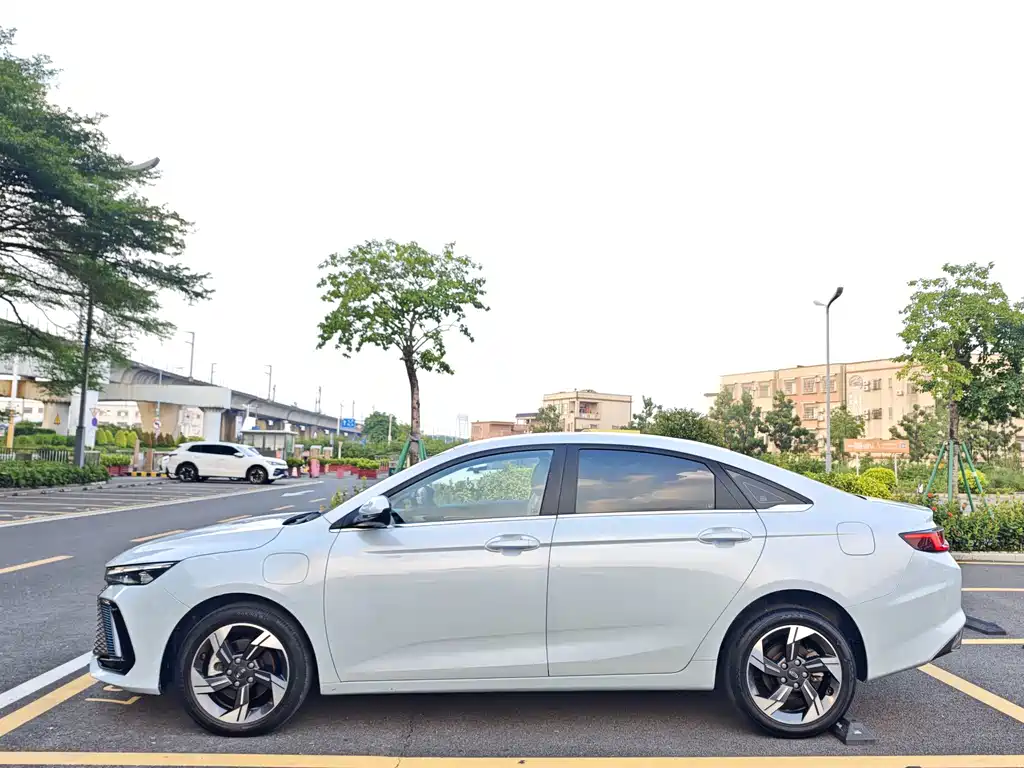 Geely L HiP — миниатюра 4