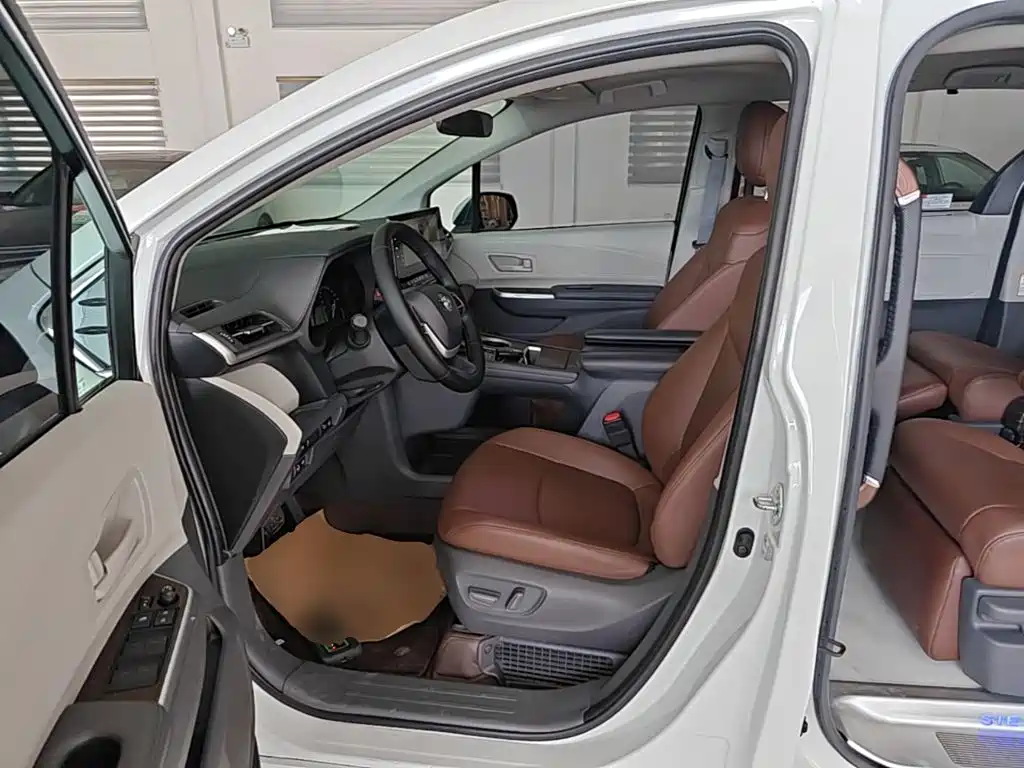 Toyota Sienna — миниатюра 15