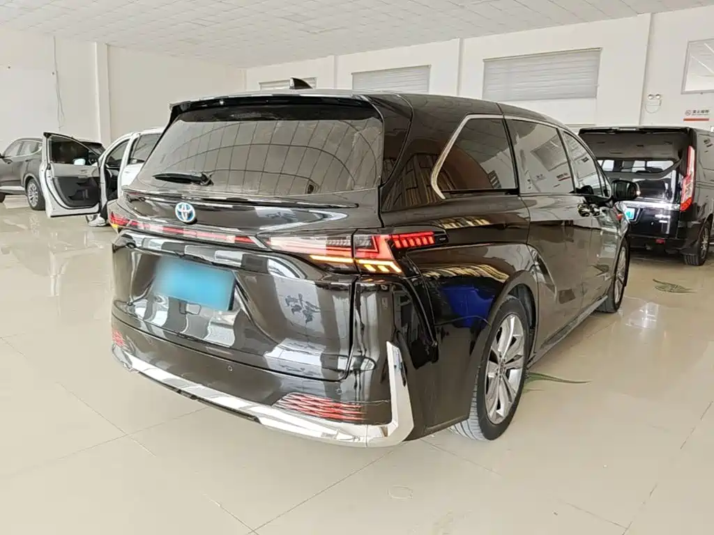 Toyota Sienna — миниатюра 7