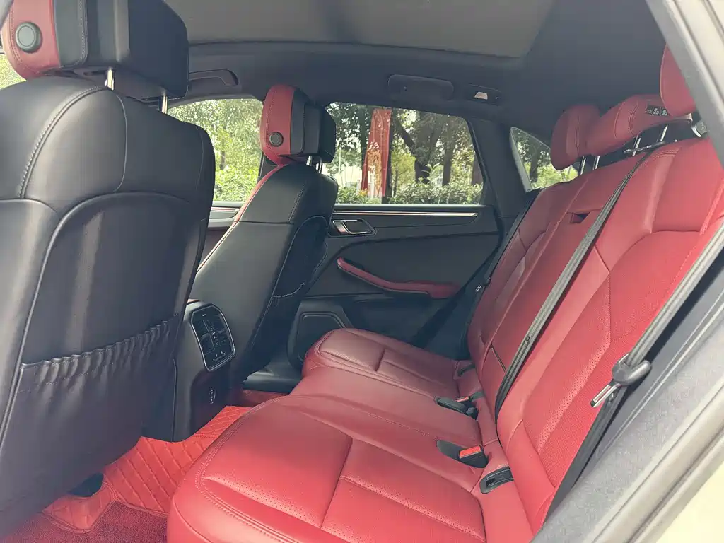 Porsche Macan — миниатюра 5