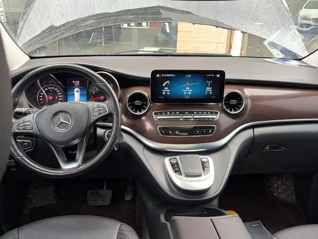Mercedes-Benz V-Class — миниатюра 2
