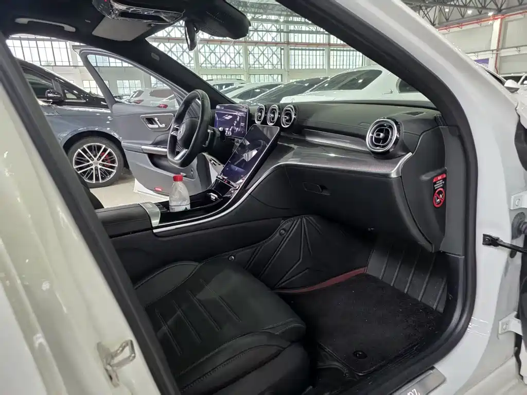 Mercedes-Benz C-Class — миниатюра 6