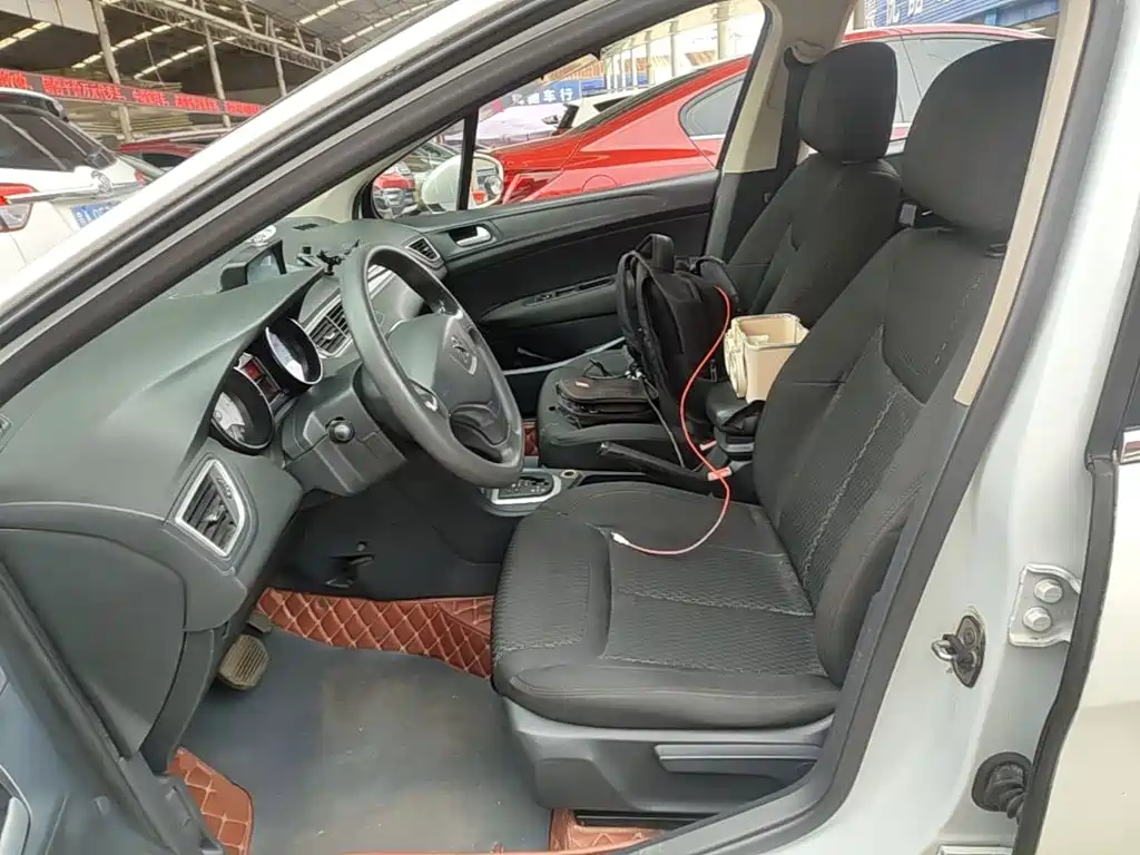Peugeot 308 — миниатюра 15