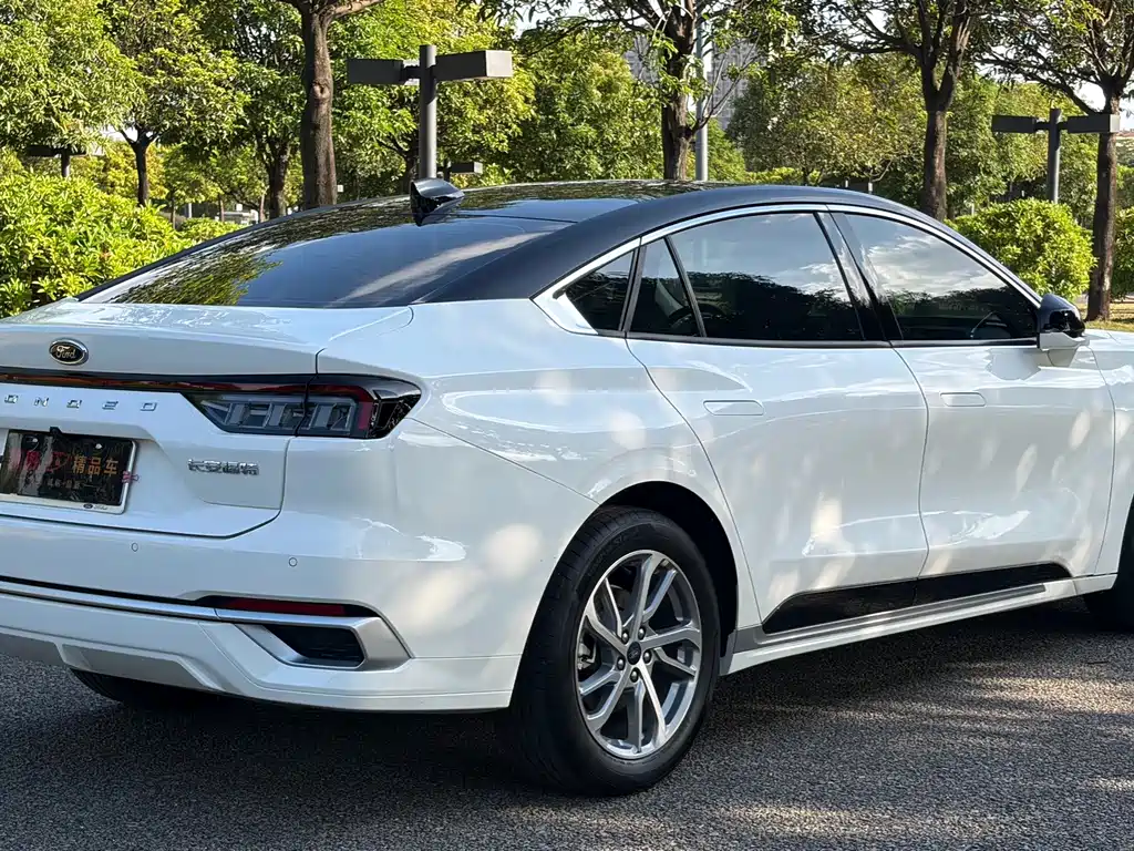 Ford Mondeo — миниатюра 6