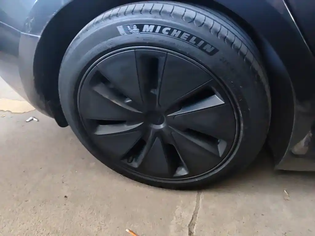 Tesla Model 3 — миниатюра 7