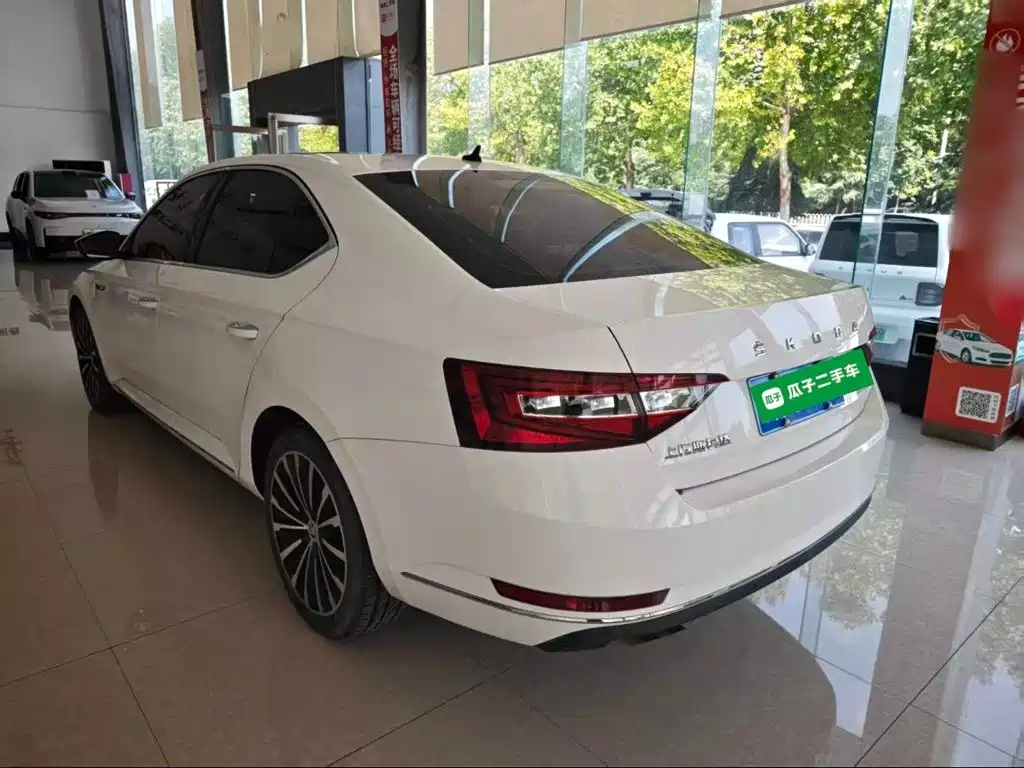 Skoda Superb — миниатюра 5