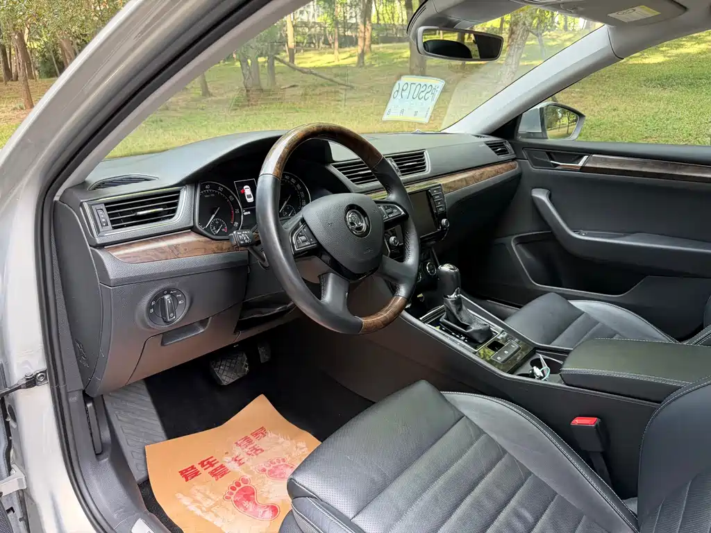Skoda Superb — миниатюра 10