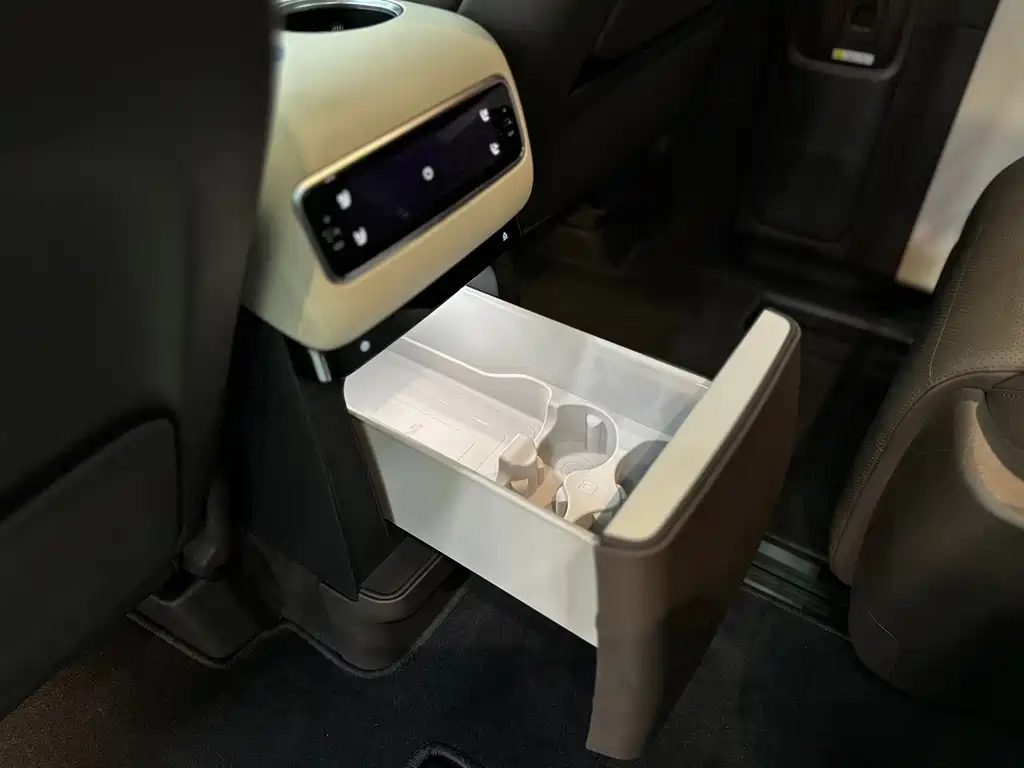 Li Auto Li MEGA — миниатюра 16