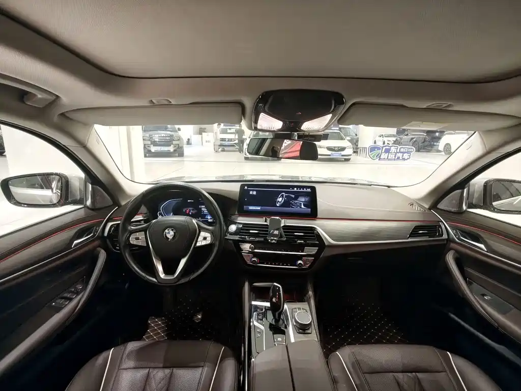 BMW 5 Series New Energy — миниатюра 6