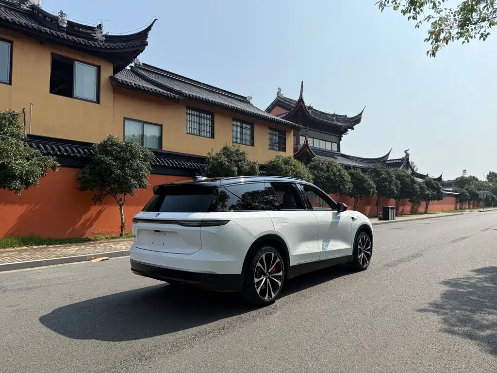 NIO ES8 — миниатюра 5