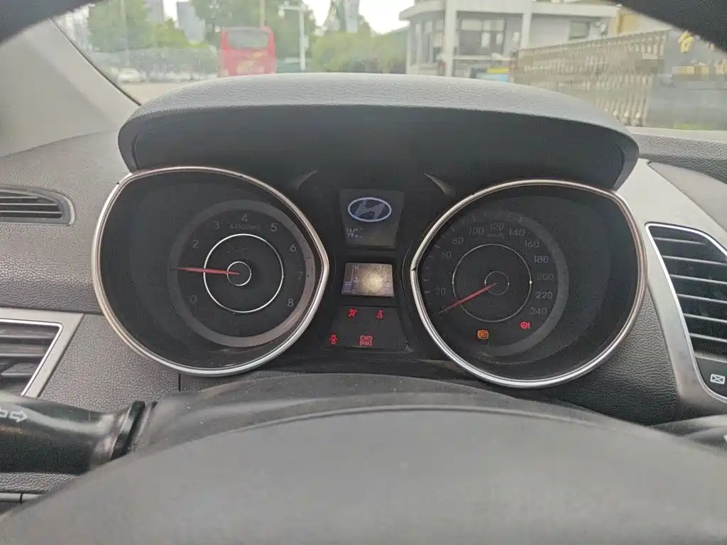 Hyundai Elantra Langdong — миниатюра 7