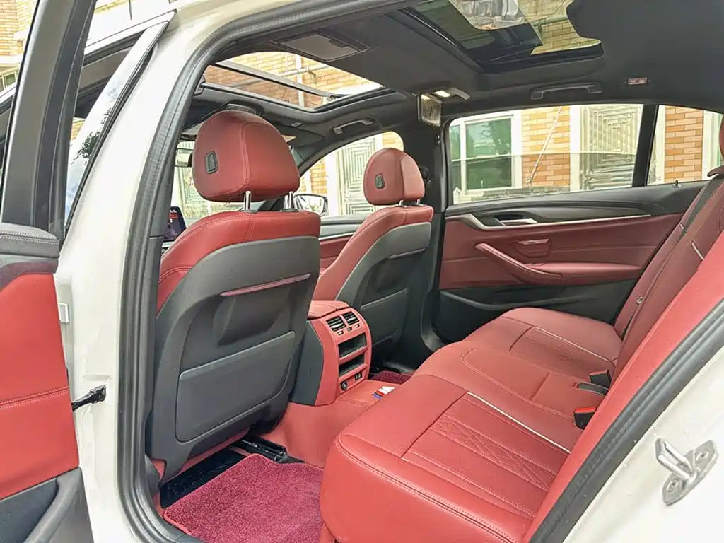 BMW 5 Series — миниатюра 10