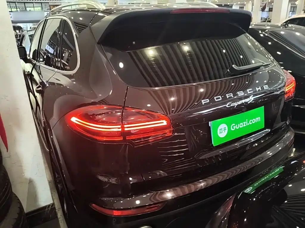 Porsche Cayenne — миниатюра 5