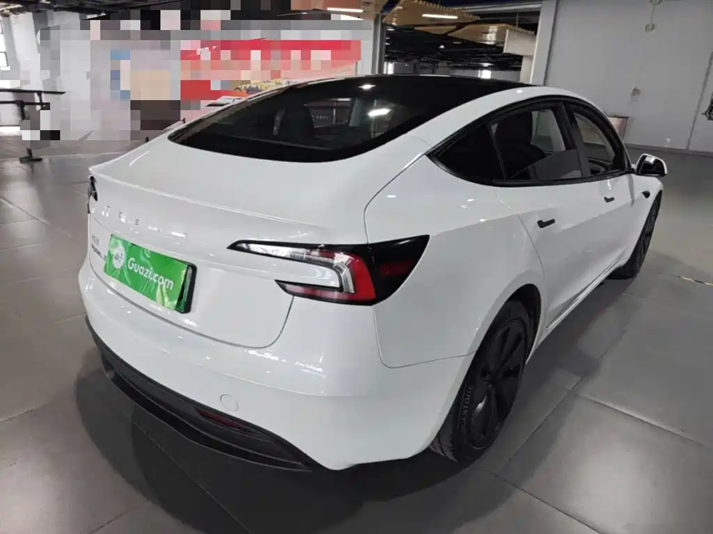 Tesla Model 3 — миниатюра 7