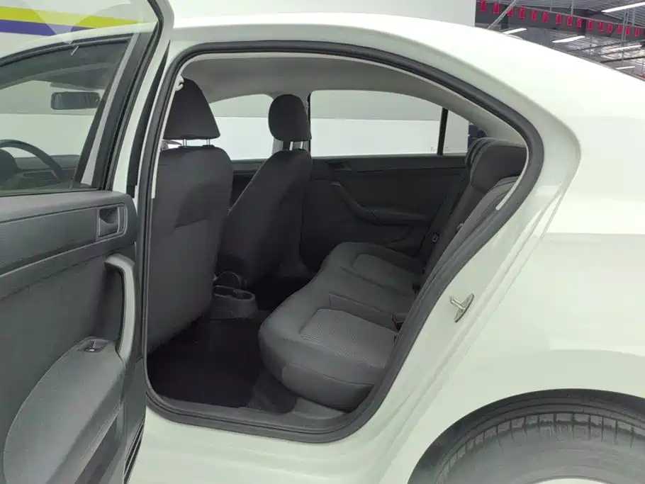 Volkswagen Santana — миниатюра 11