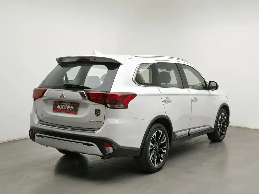 Mitsubishi Outlander — миниатюра 2