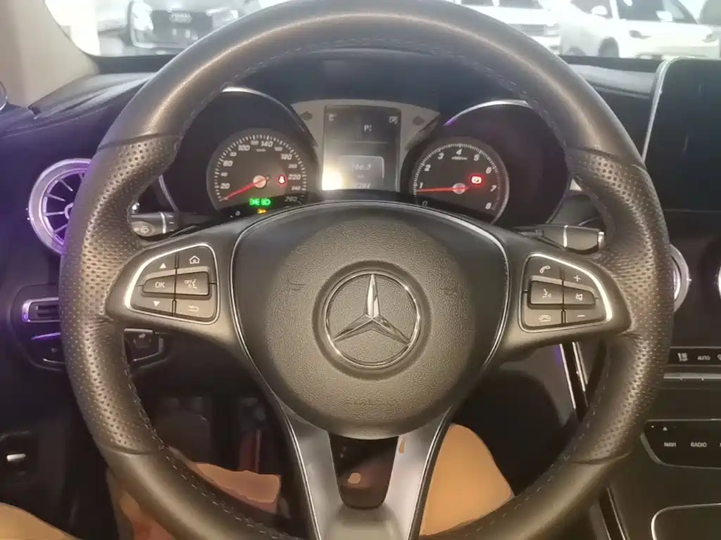 Mercedes-Benz C-Class — миниатюра 11