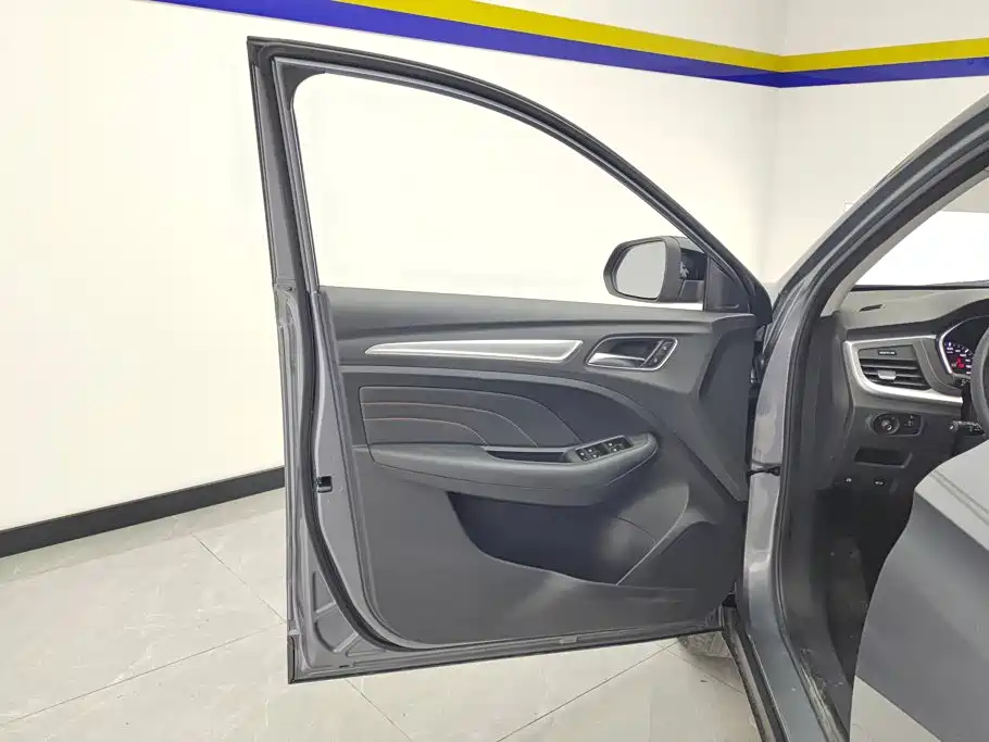 Roewe RX3 — миниатюра 7