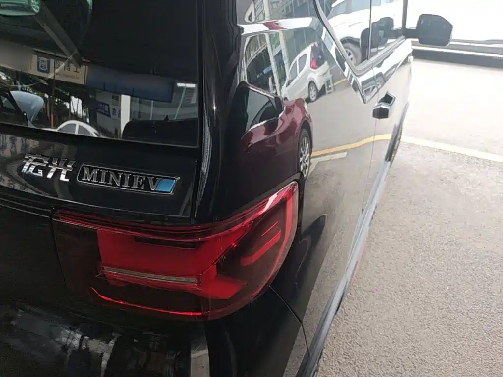 Wuling MINIEV — миниатюра 8