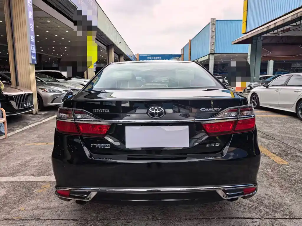Toyota Camry — миниатюра 12