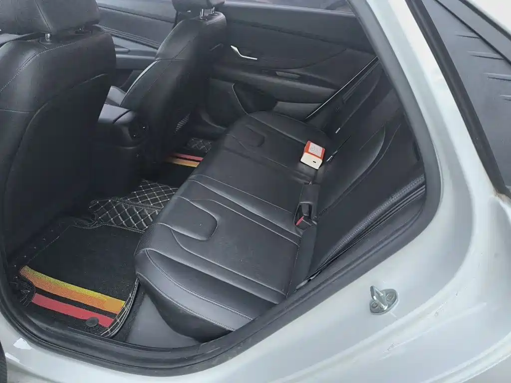 Hyundai Elantra — миниатюра 18