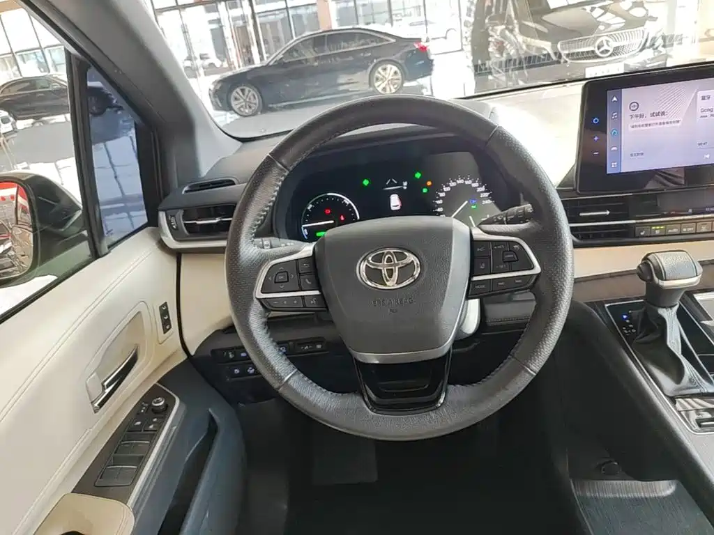 Toyota Granvia — миниатюра 11