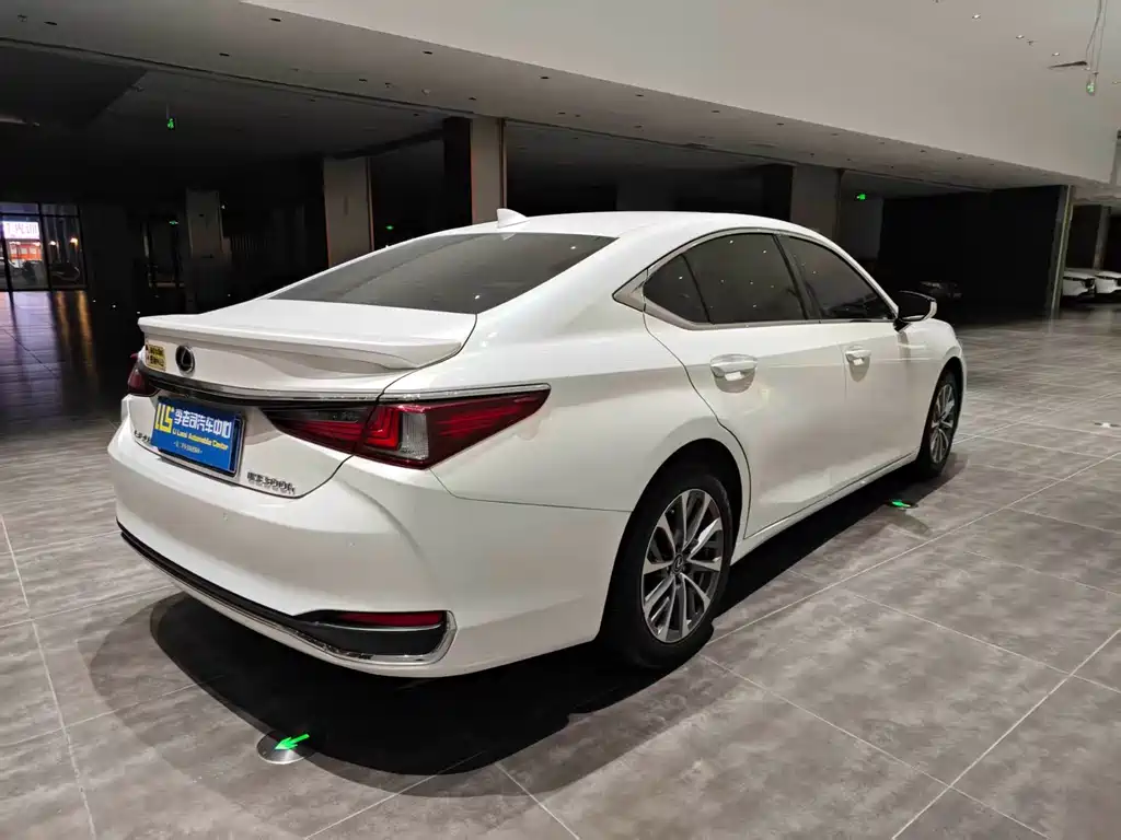 Lexus ES — миниатюра 5