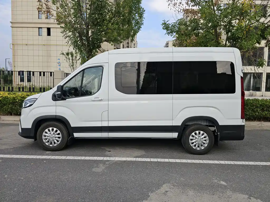 MAXUS 新途EV90 — миниатюра 7