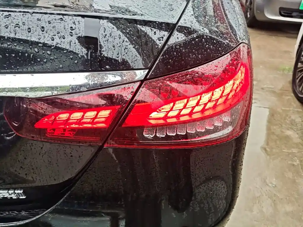 Mercedes-Benz E-Class — миниатюра 8
