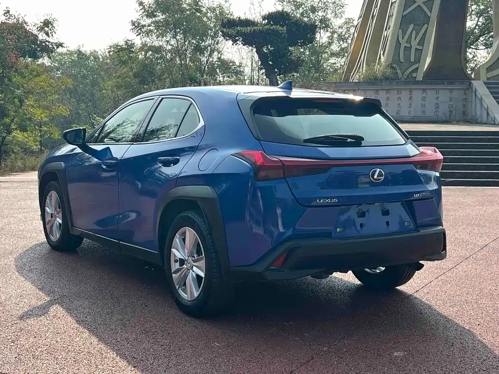 Lexus UX — миниатюра 4