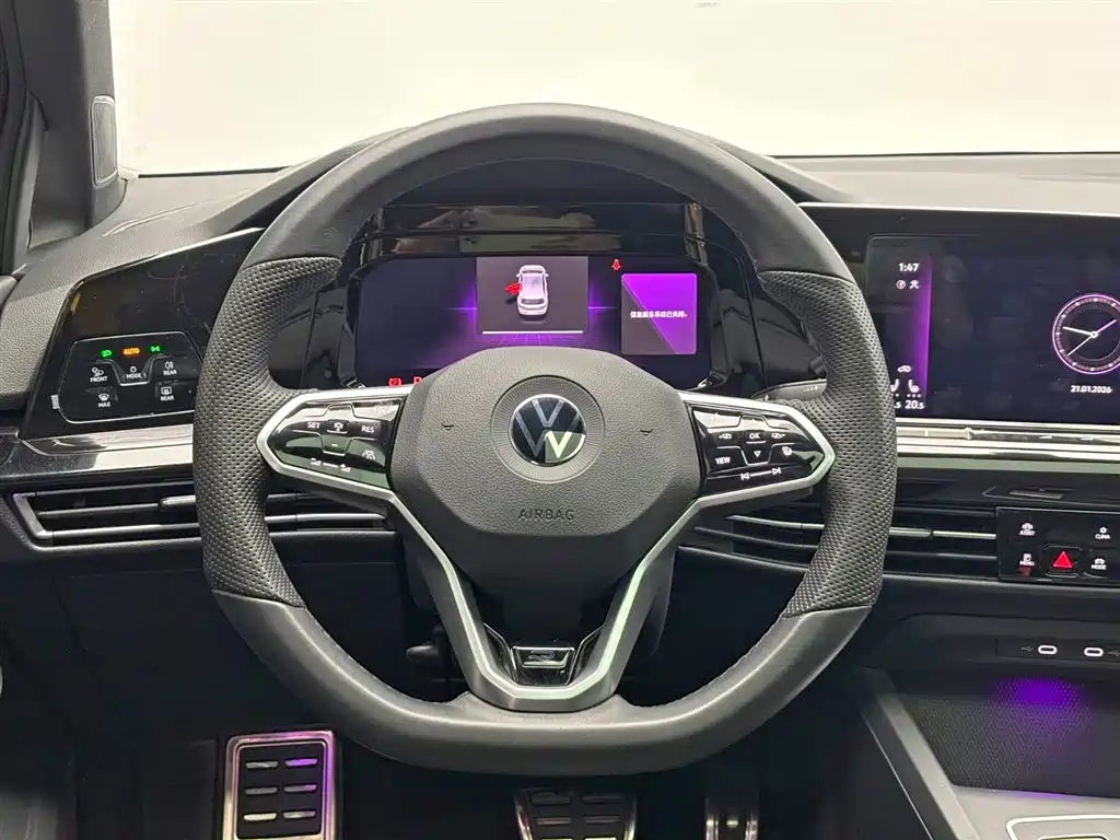 VOLKSWAGEN GOLF