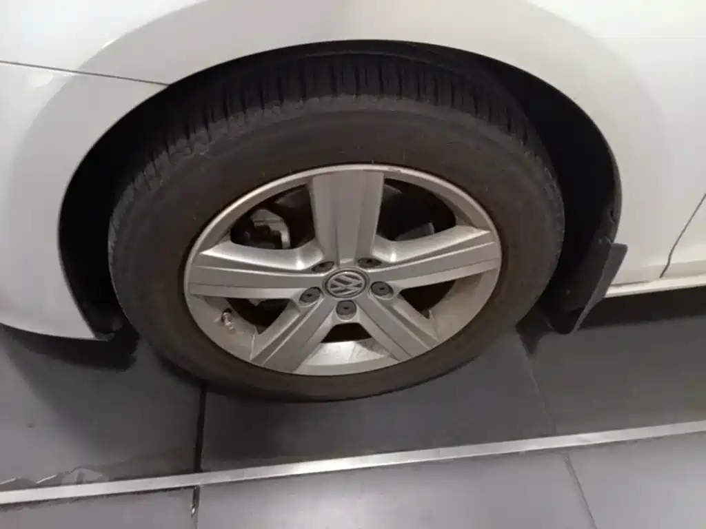 Volkswagen Golf — миниатюра 23