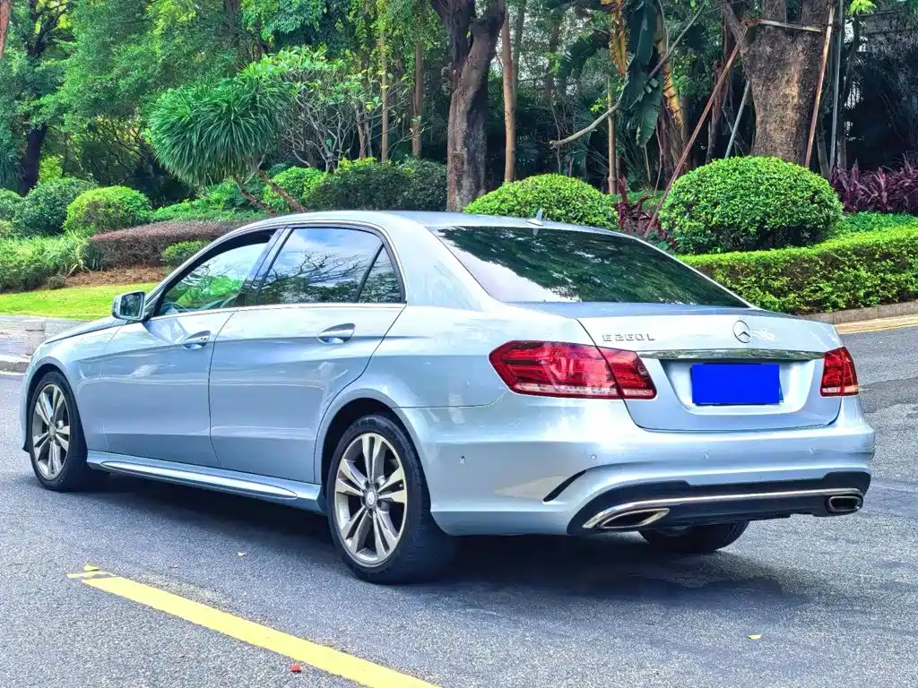 Mercedes-Benz E-Class — миниатюра 5