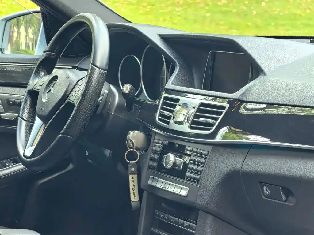 Mercedes-Benz E-Class — миниатюра 12