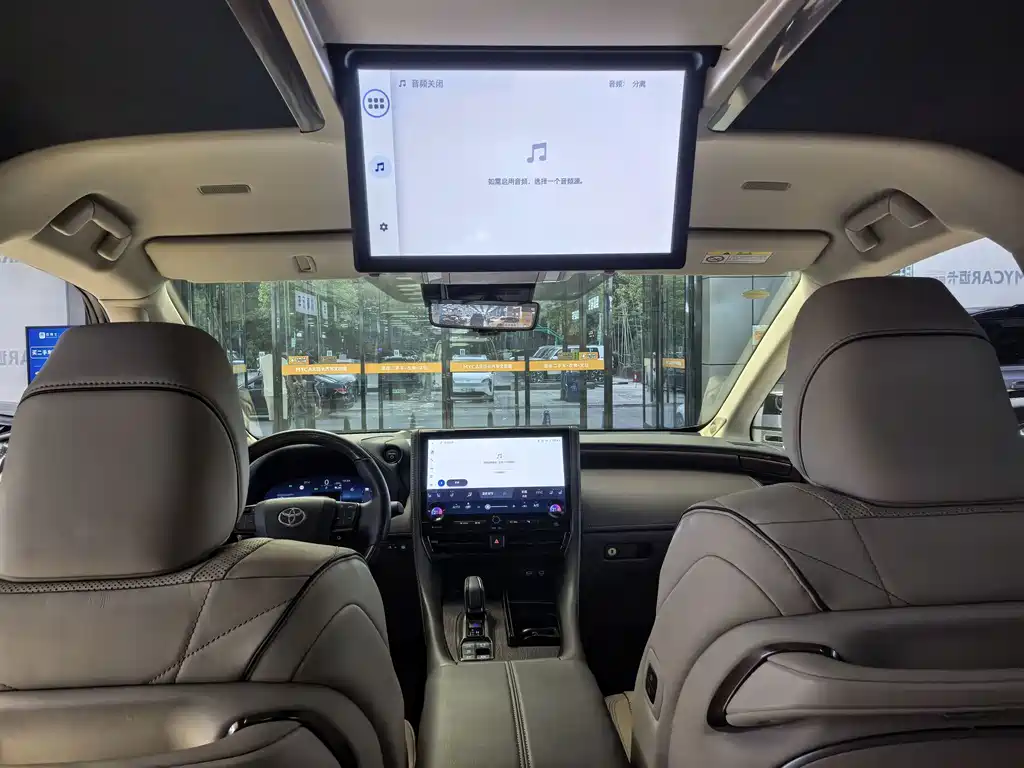 Toyota Alphard — миниатюра 8