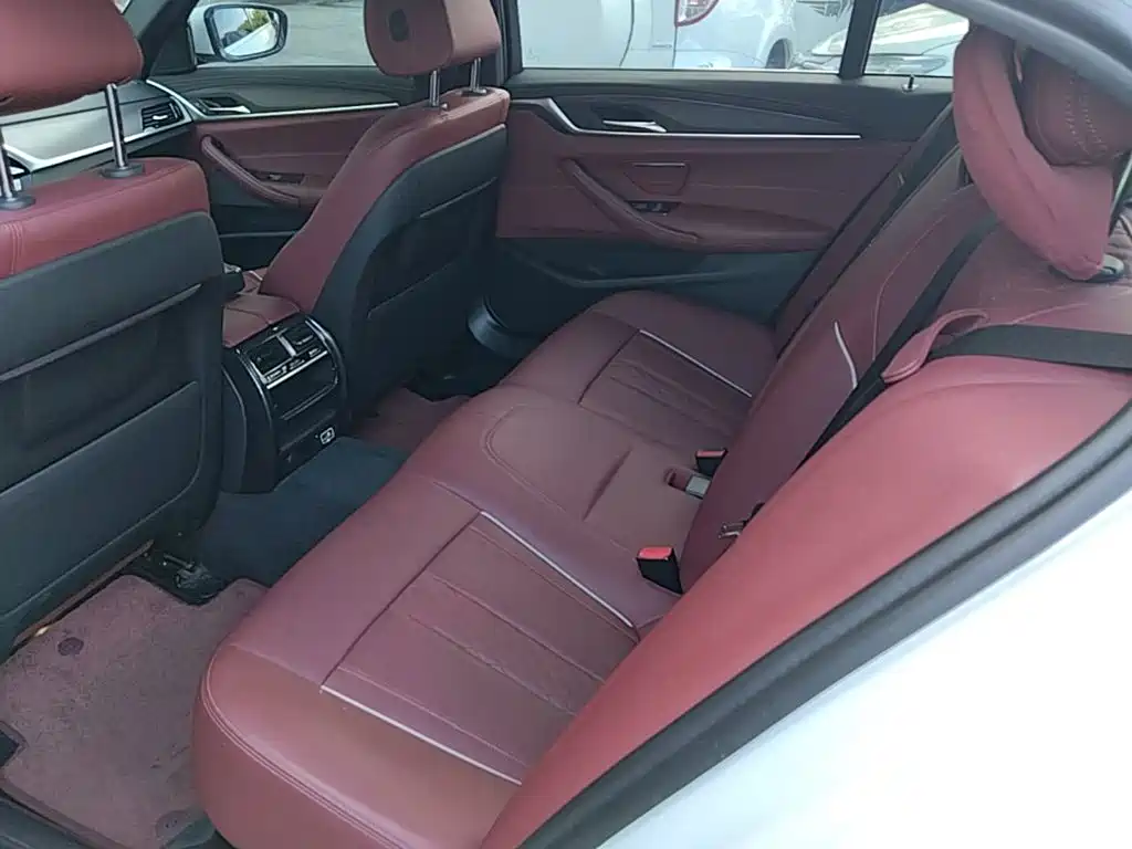 BMW 5 Series — миниатюра 17