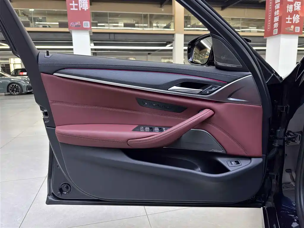 BMW 5 Series — миниатюра 14