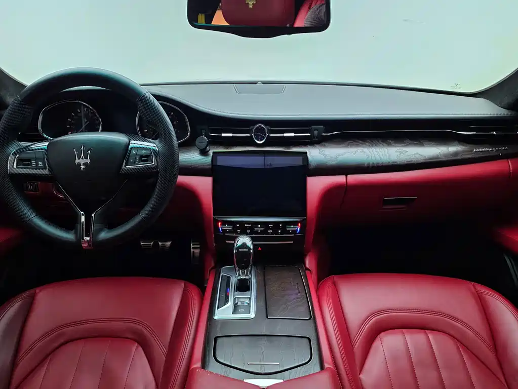 Maserati Quattroporte — миниатюра 23