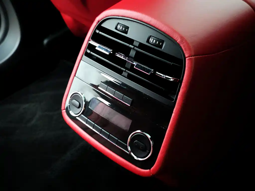Maserati Quattroporte — миниатюра 21