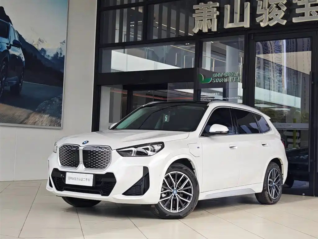 BMW iX1 2025