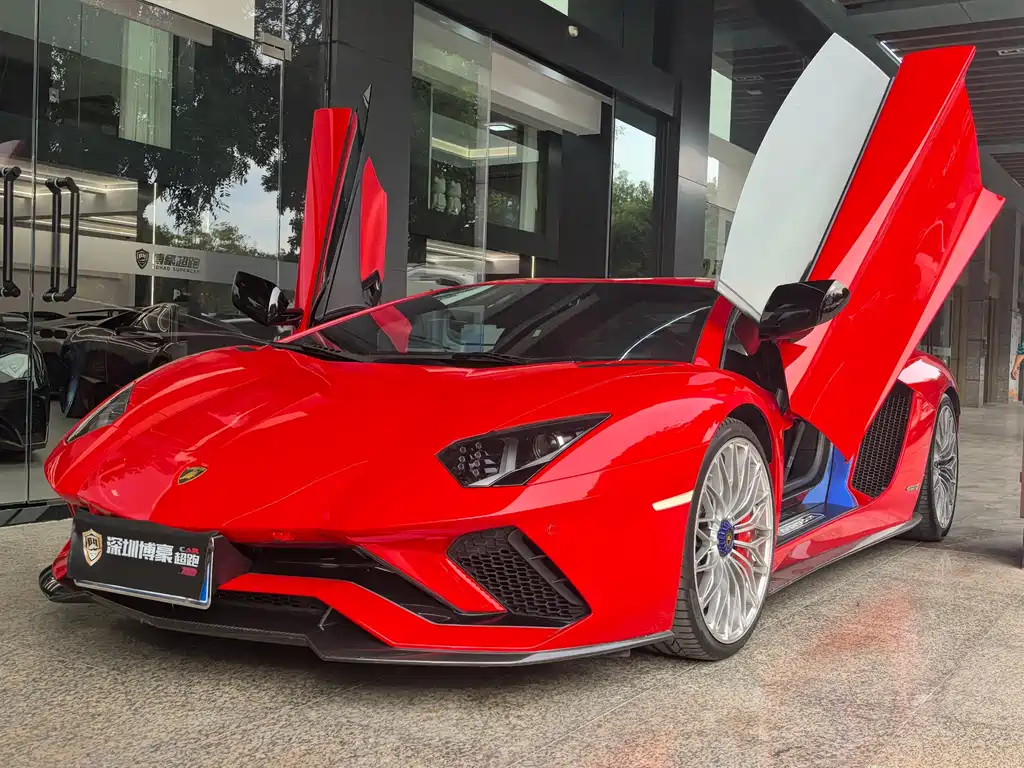 LAMBORGHINI AVENTADOR