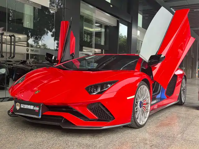 LAMBORGHINI AVENTADOR 2022