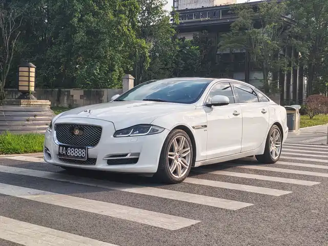 Jaguar XJ — фото 1