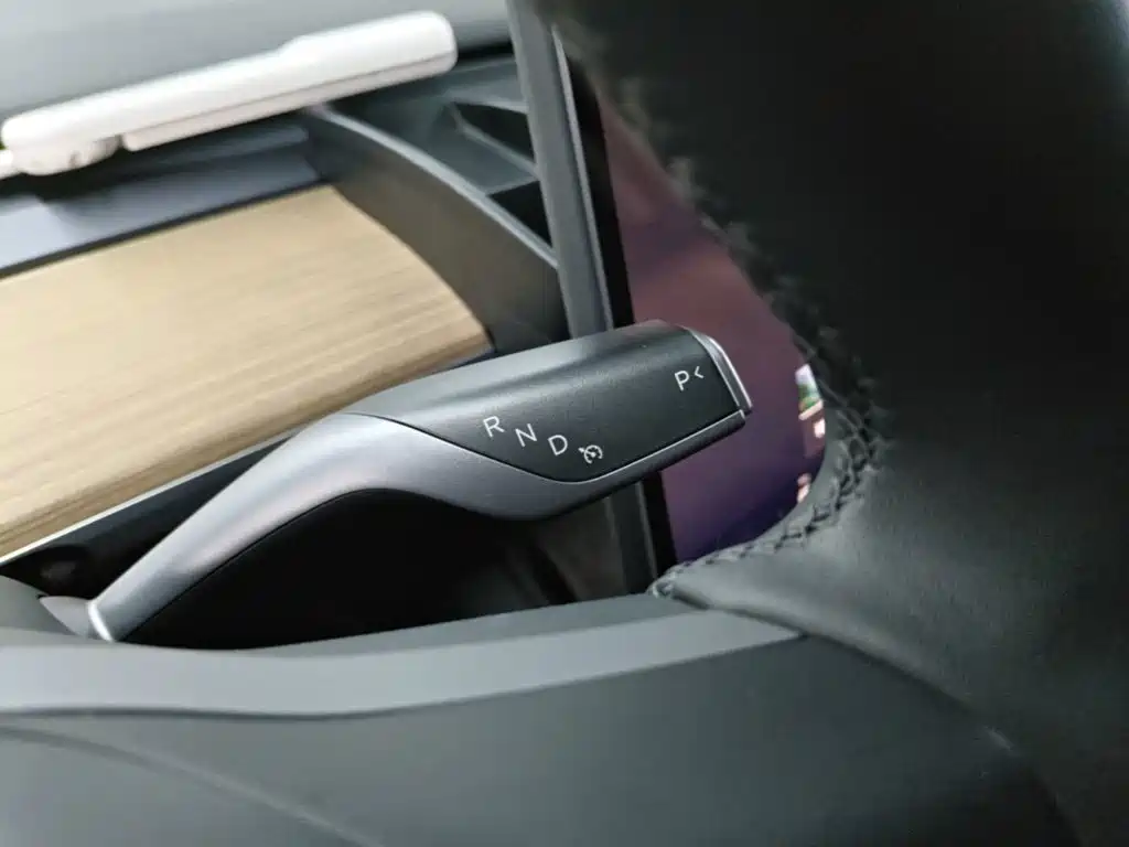 Tesla Model Y — миниатюра 14