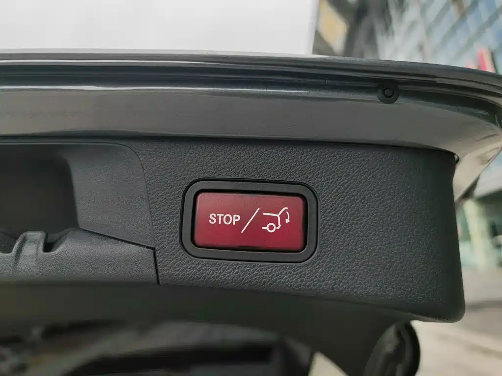 Mercedes-Benz C-Class (Import) — миниатюра 27