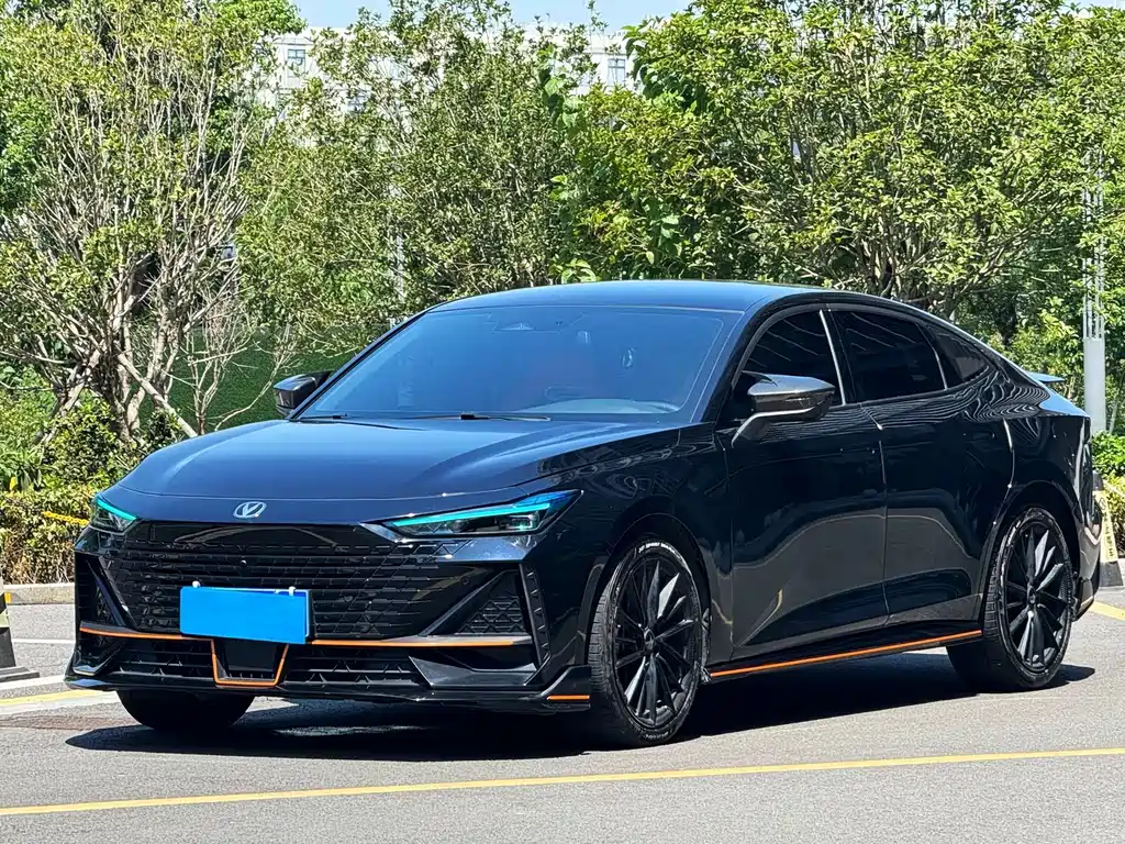 2023 Changan UNI-V - zdjęcie 1 z 9