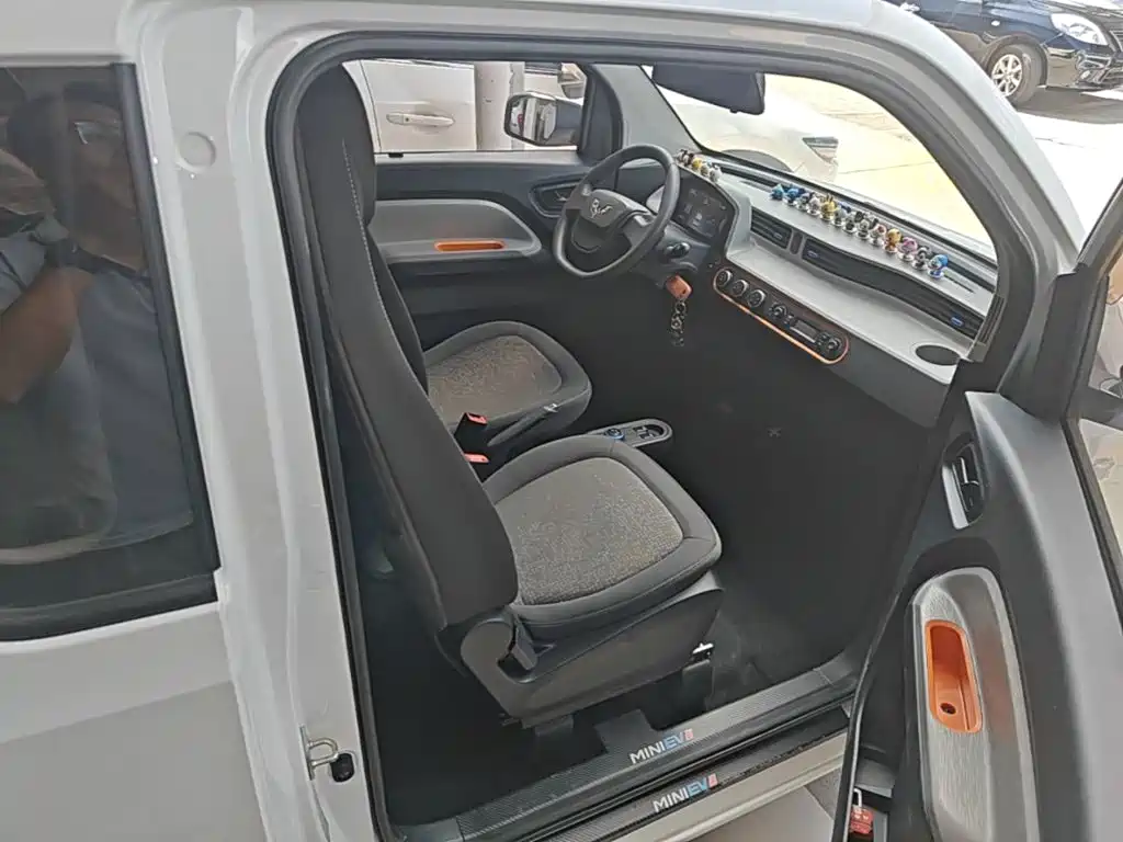 Wuling MINIEV — миниатюра 25